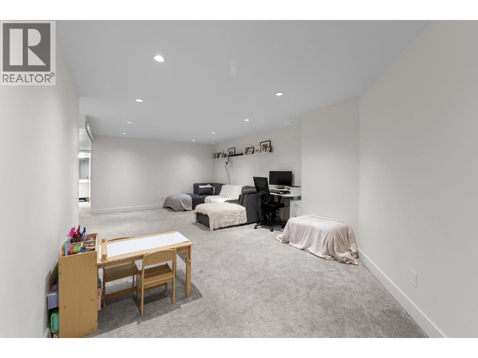 22 3295 SUNNYSIDE ROAD, Anmore