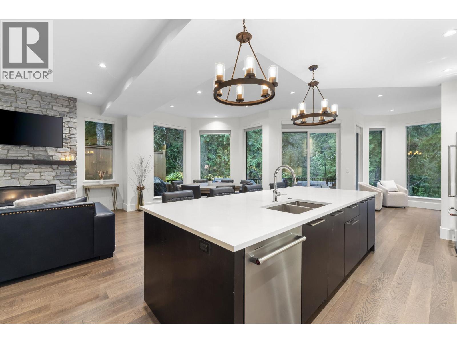 22 3295 SUNNYSIDE ROAD, Anmore