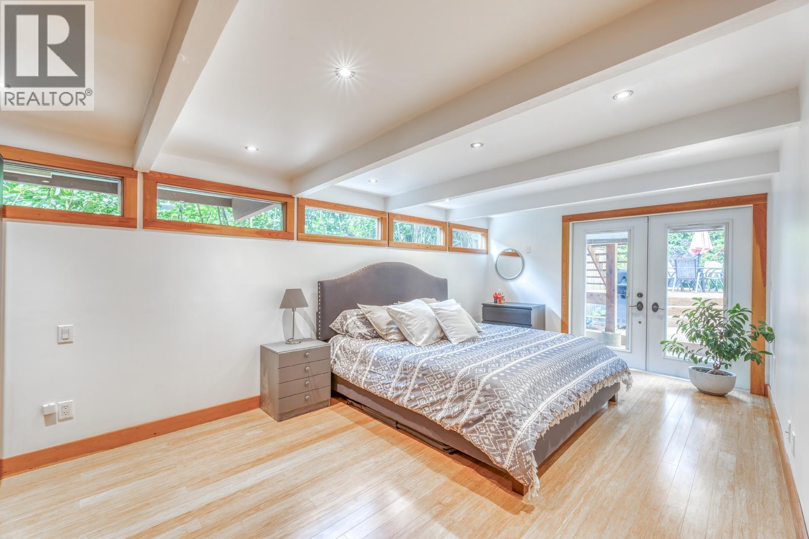 466 E KINGS ROAD, North Vancouver