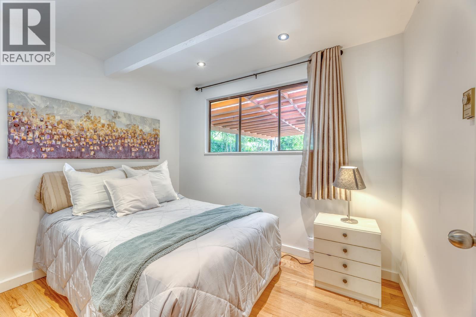 466 E KINGS ROAD, North Vancouver