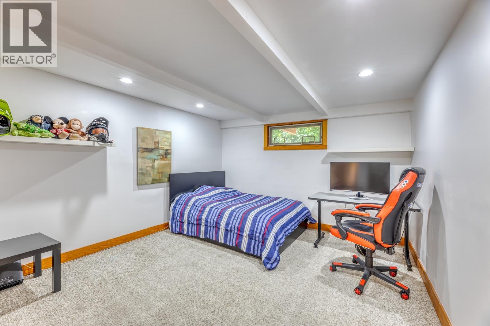 466 E KINGS ROAD, North Vancouver