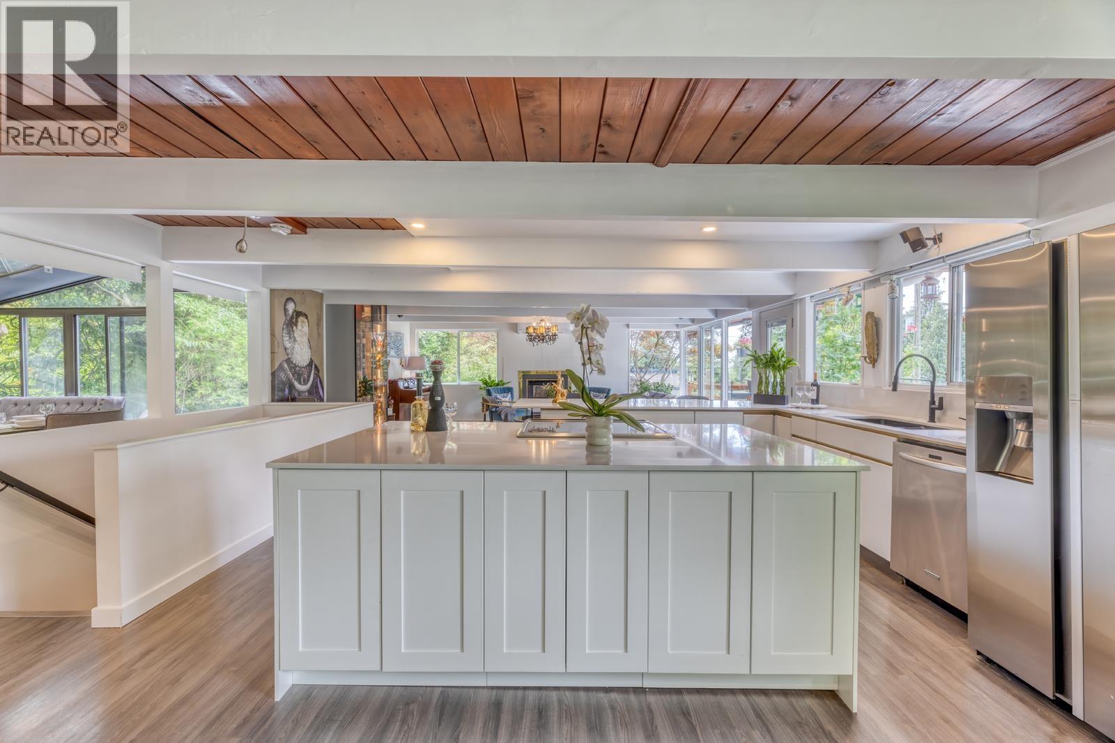 466 E KINGS ROAD, North Vancouver