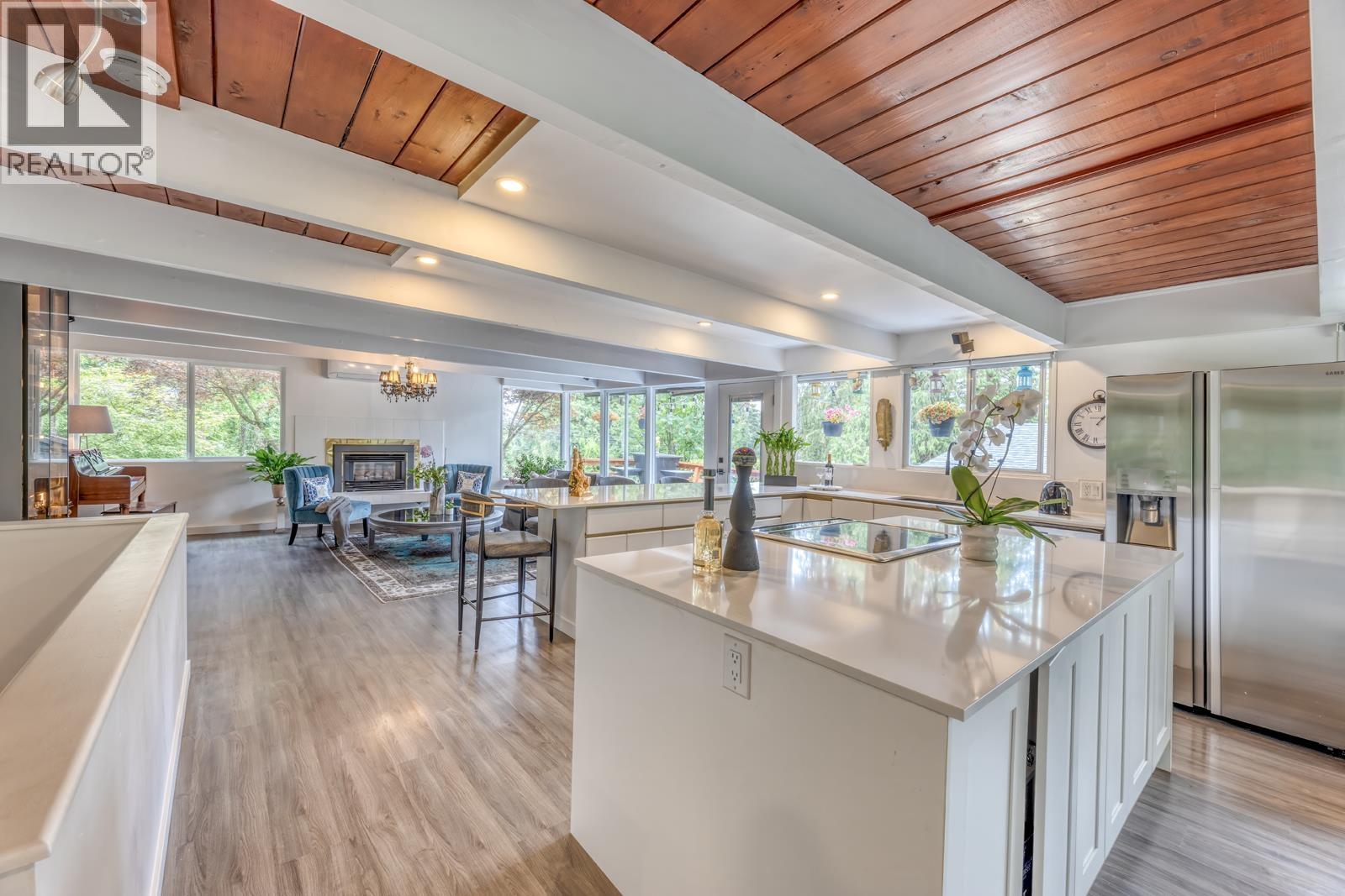 466 E KINGS ROAD, North Vancouver