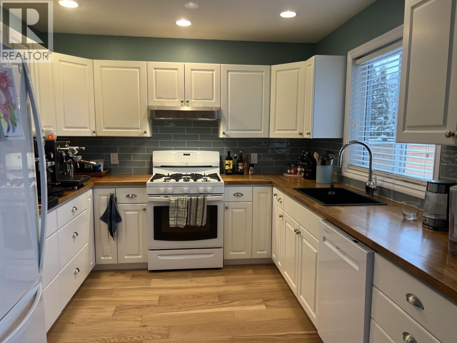 3248 3RD Avenue, Smithers