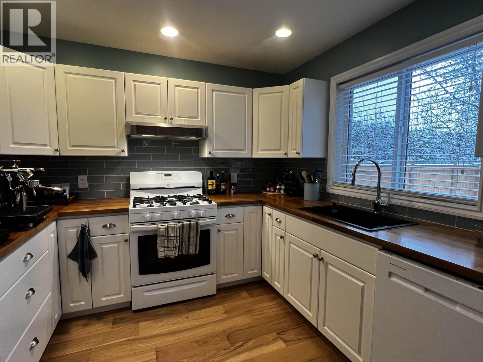 3248 3RD Avenue, Smithers