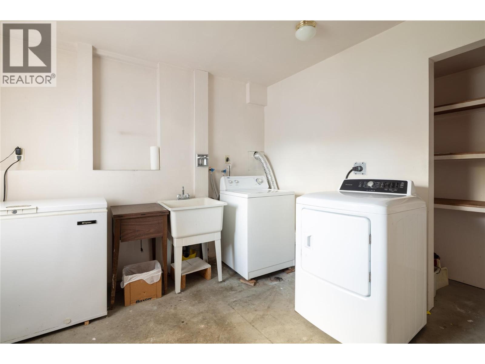  5501 WILLOW Drive, Vernon