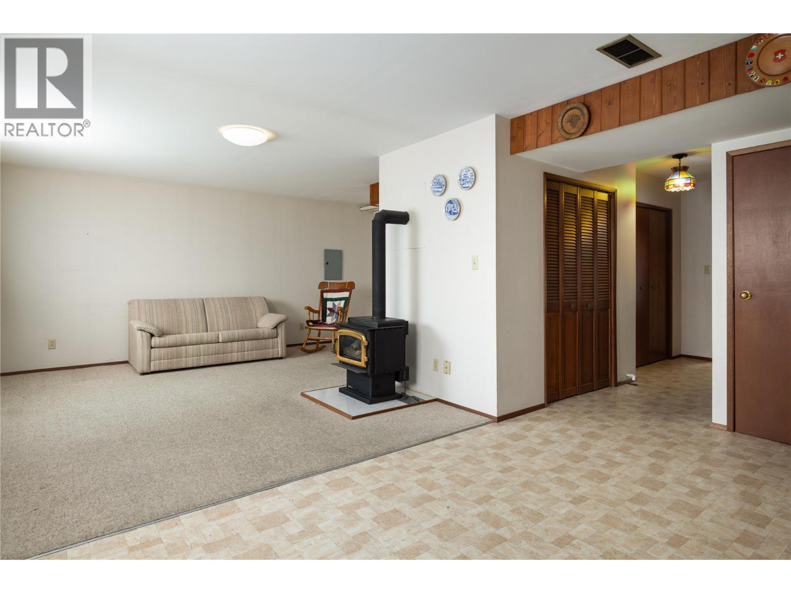  5501 WILLOW Drive, Vernon