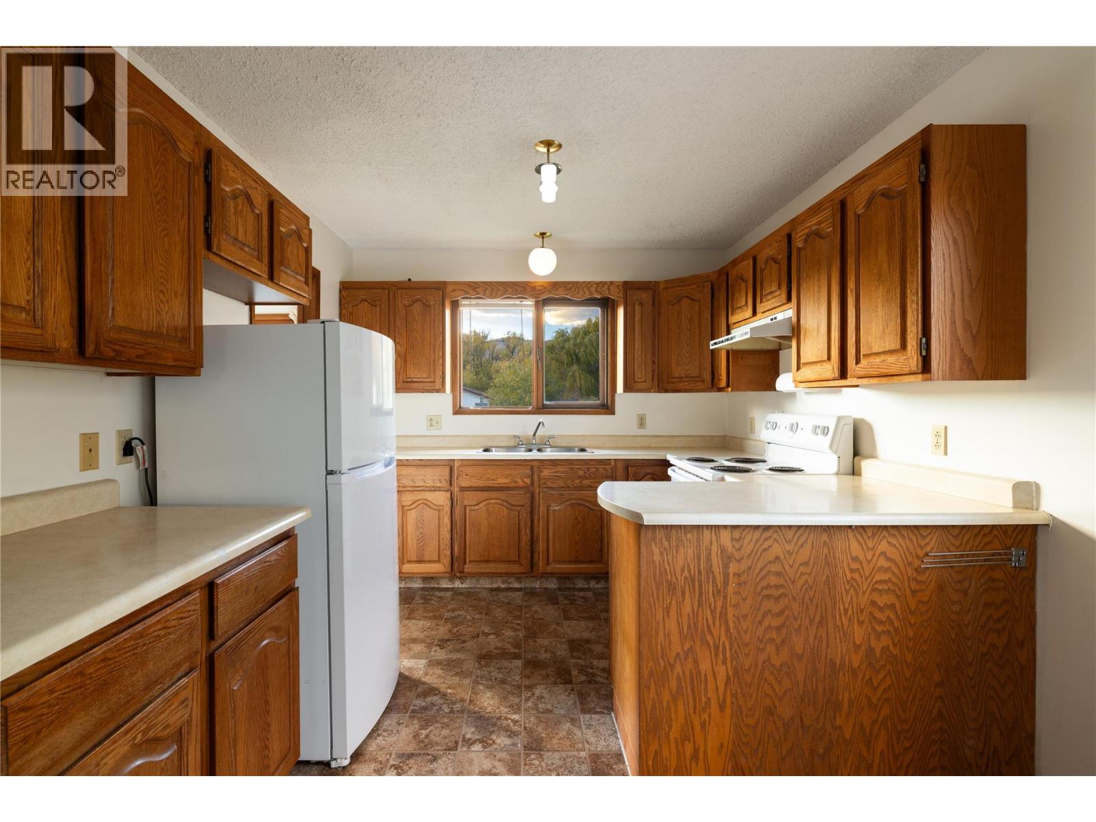  5501 WILLOW Drive, Vernon