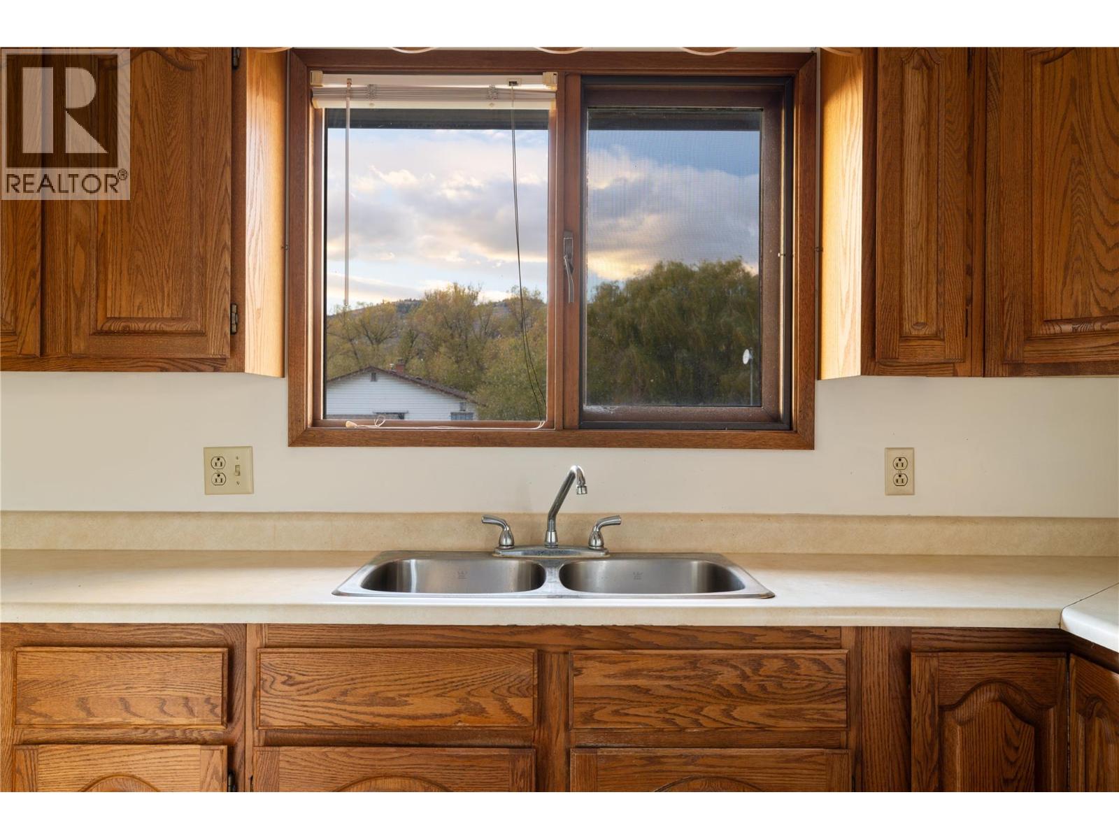  5501 WILLOW Drive, Vernon