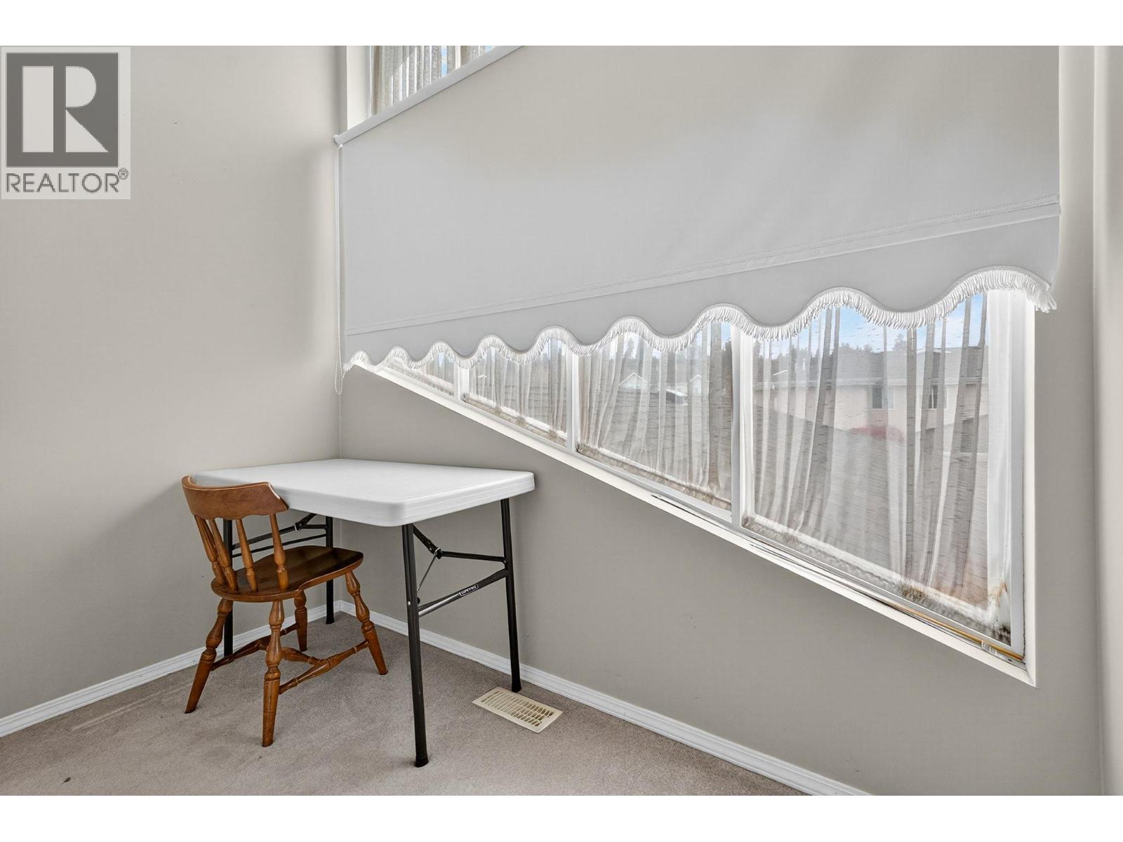 10 1800 Parkview Crescent, Kelowna