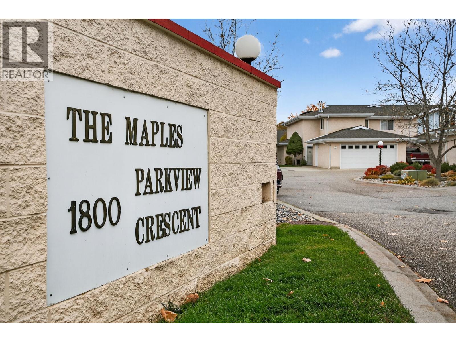 10 1800 Parkview Crescent, Kelowna