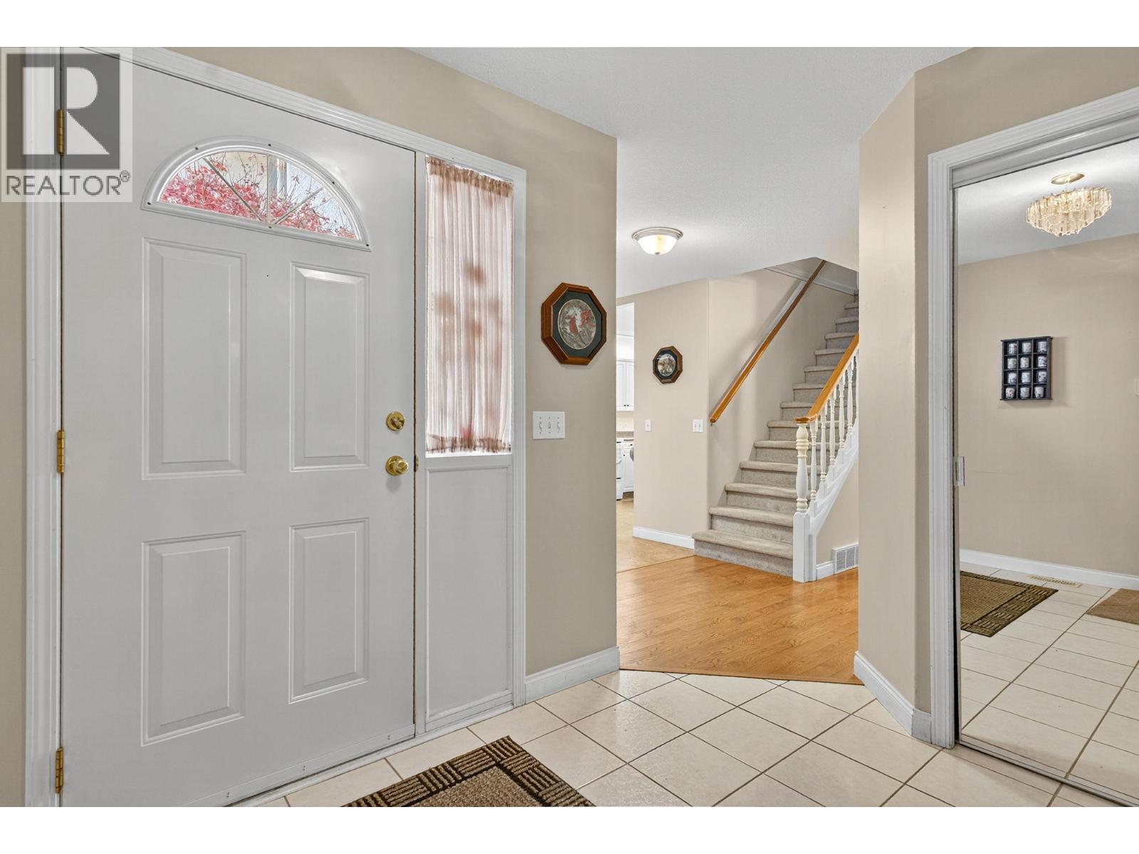 10 1800 Parkview Crescent, Kelowna