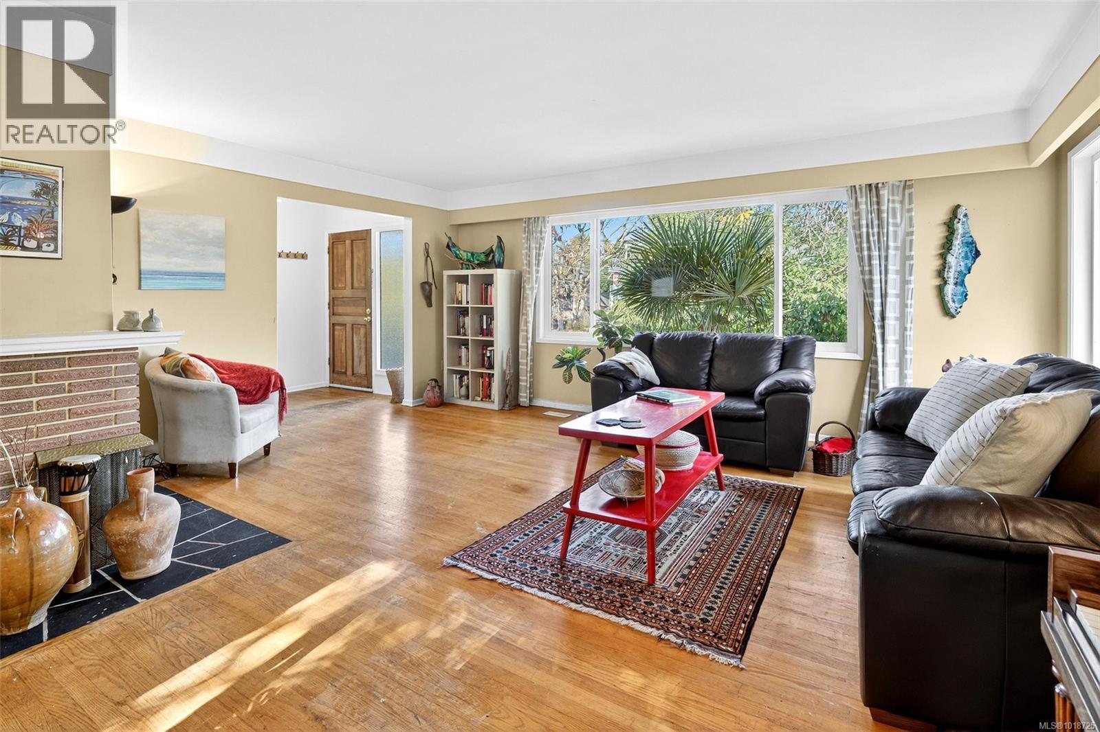 1995 Fairfield Rd, Victoria