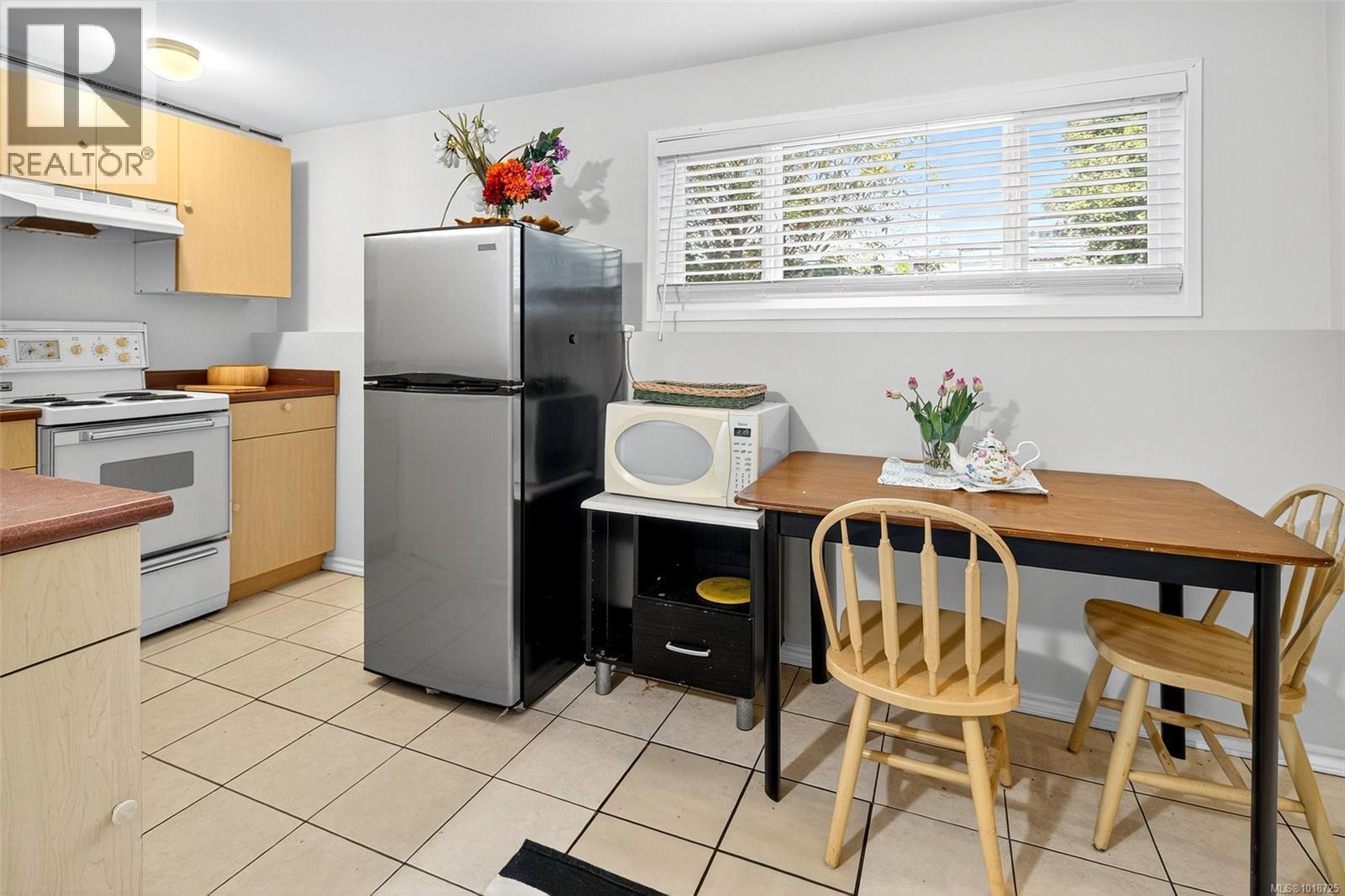 1995 Fairfield Rd, Victoria