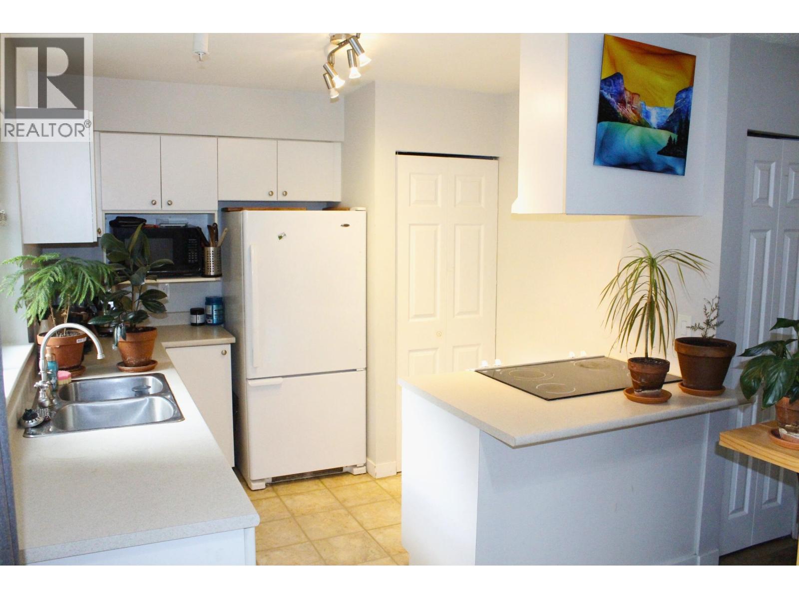 B108 40120 WILLOW CRESCENT, Squamish