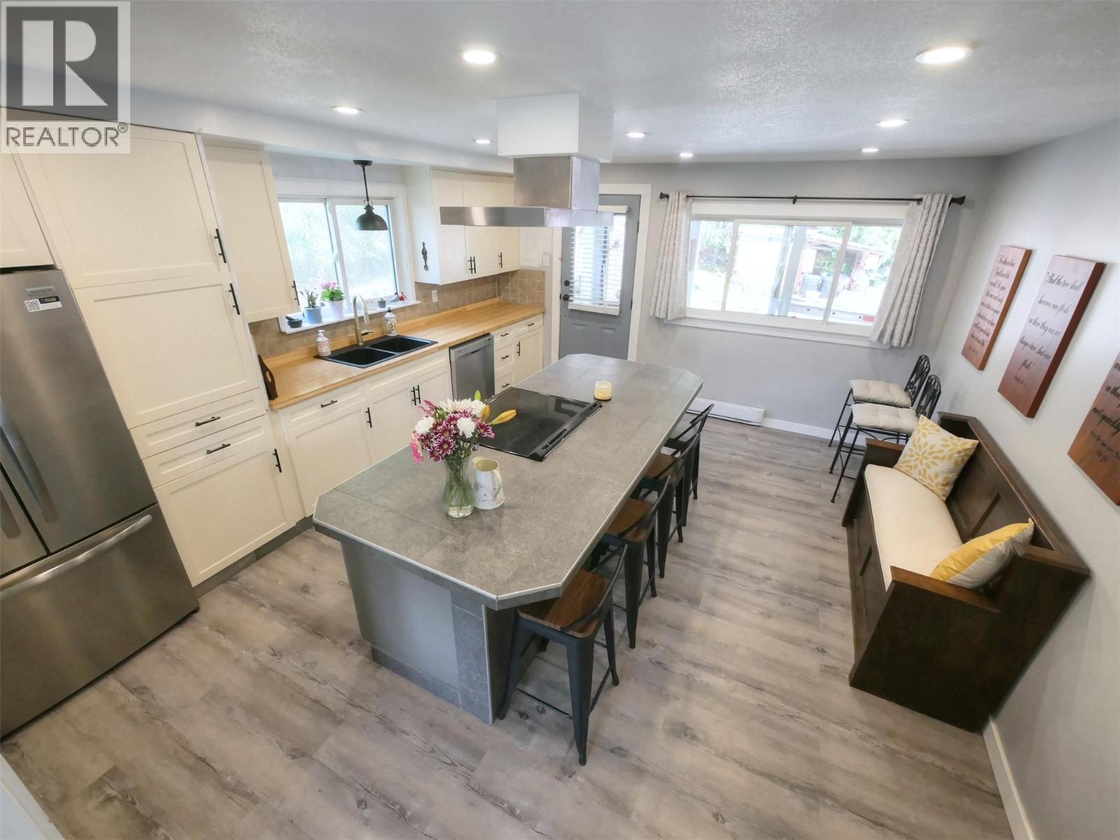 517 3A Avenue NW, Nakusp