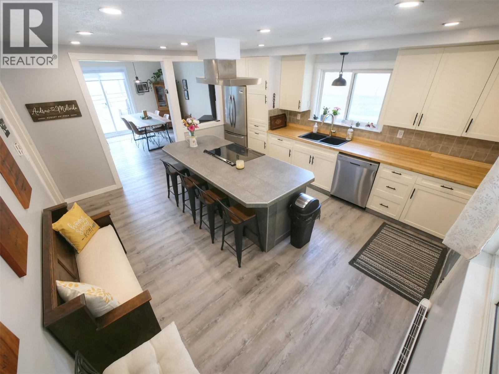 517 3A Avenue NW, Nakusp