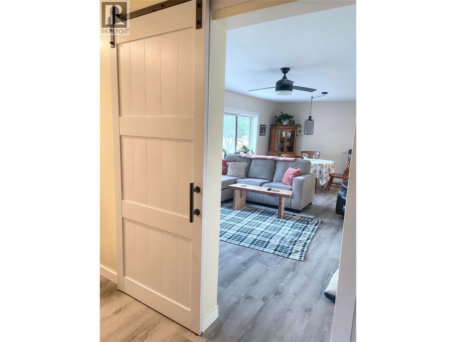 517 3A Avenue NW, Nakusp