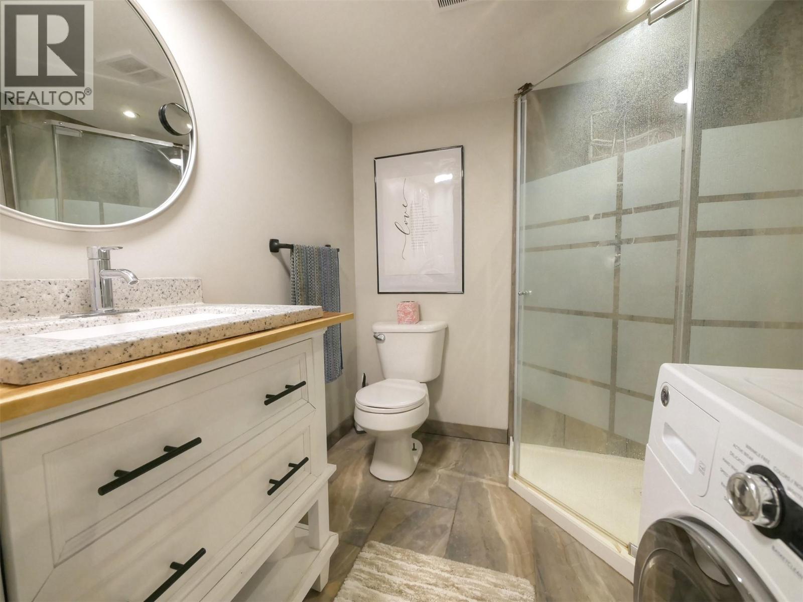 517 3A Avenue NW, Nakusp