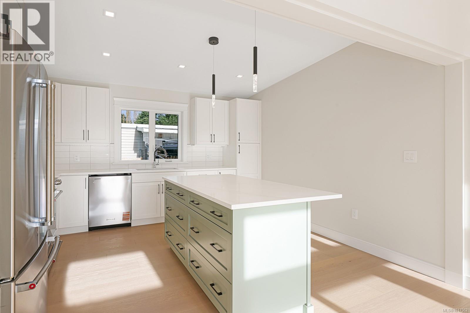 16 1240 Wilkinson Rd, Comox