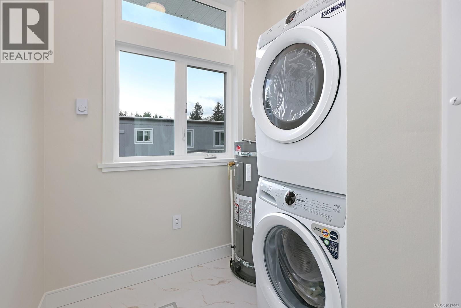 16 1240 Wilkinson Rd, Comox