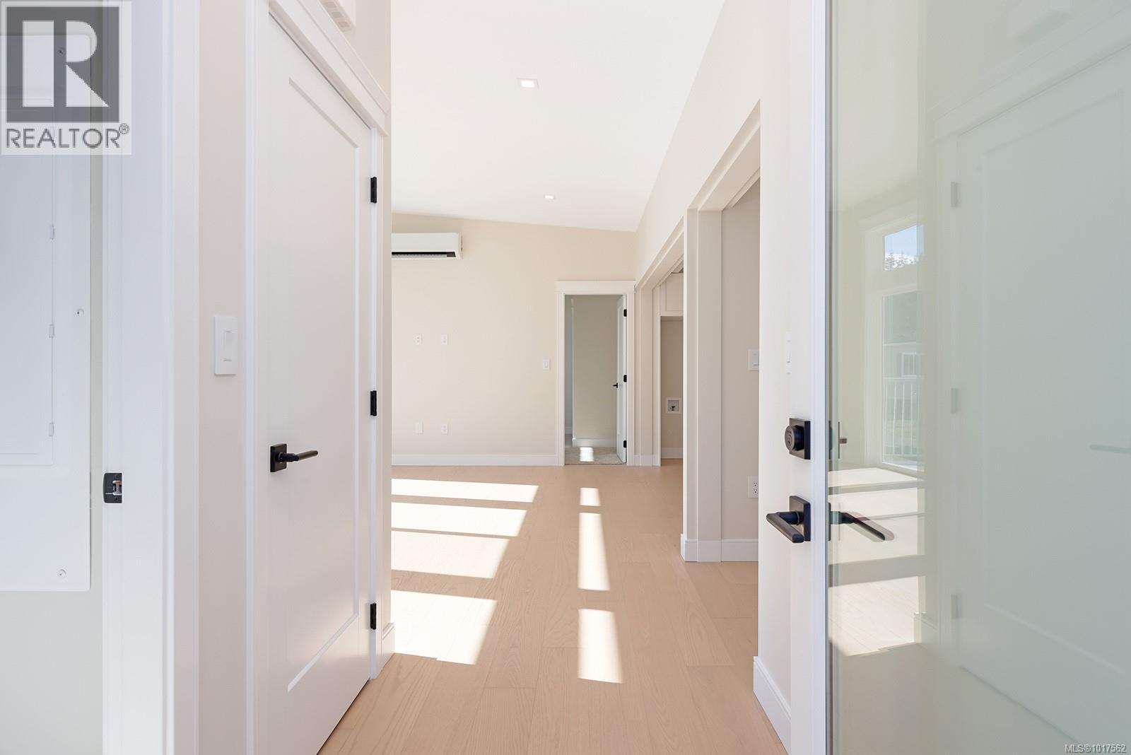 16 1240 Wilkinson Rd, Comox