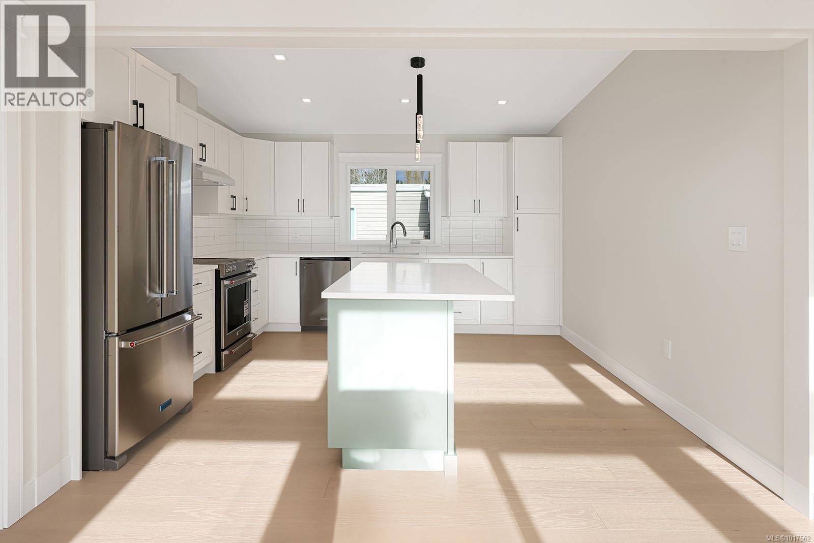 16 1240 Wilkinson Rd, Comox