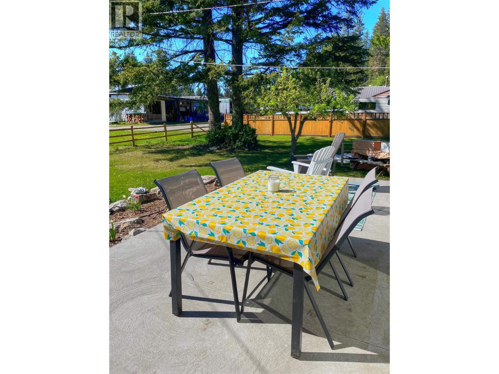 517 3A Avenue NW, Nakusp