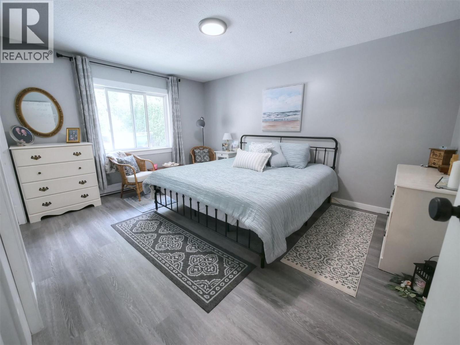 517 3A Avenue NW, Nakusp