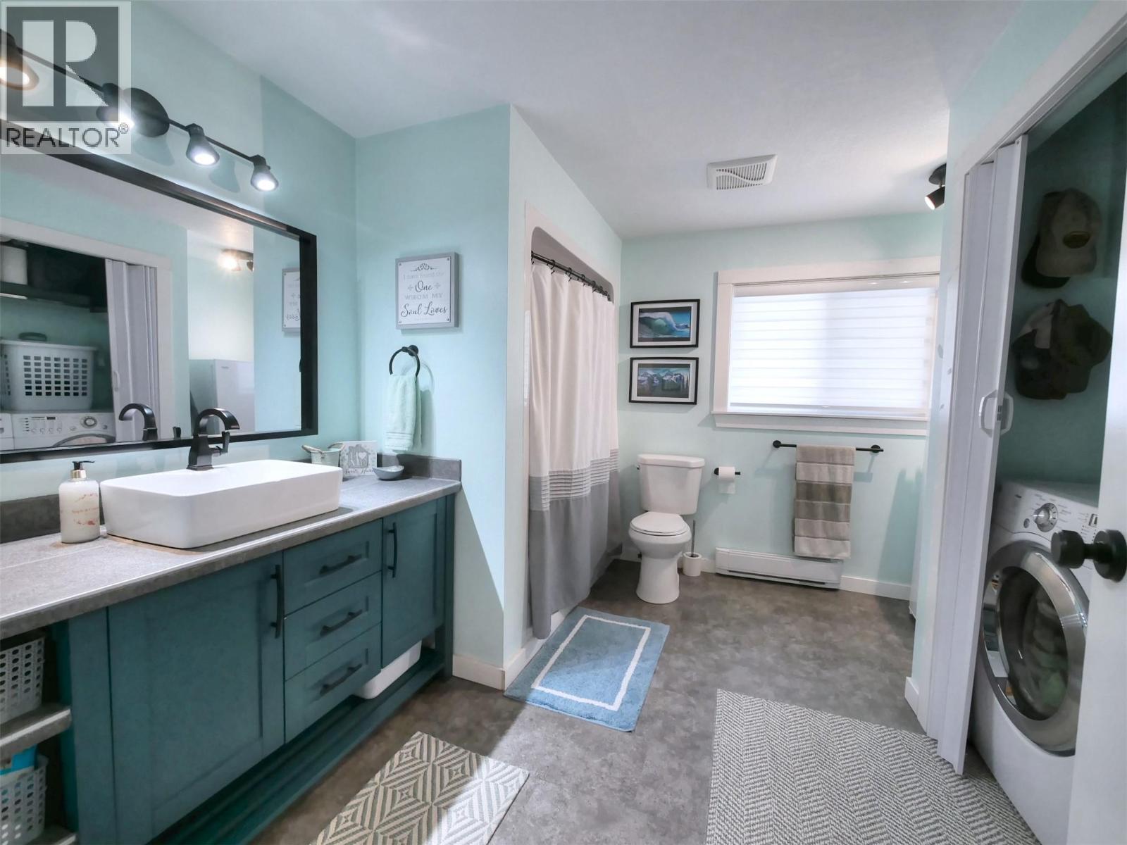 517 3A Avenue NW, Nakusp