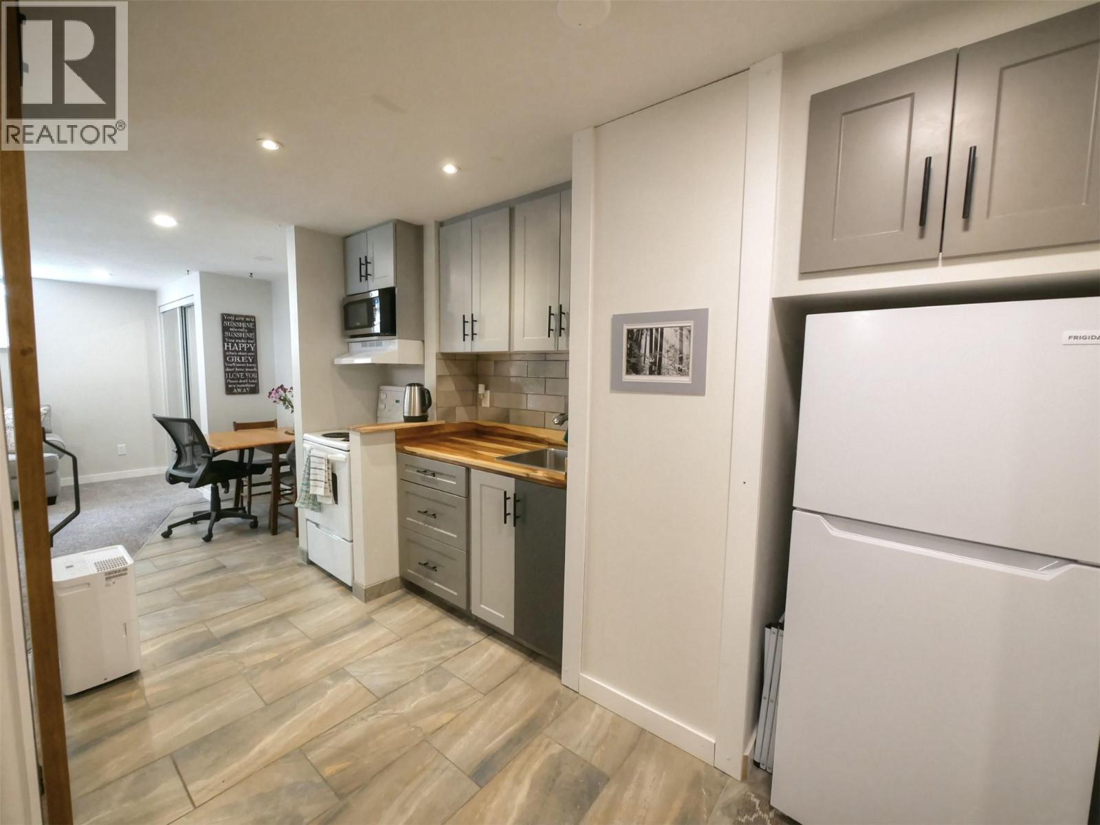 517 3A Avenue NW, Nakusp