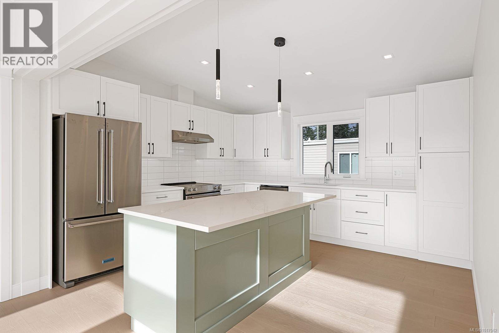 16 1240 Wilkinson Rd, Comox