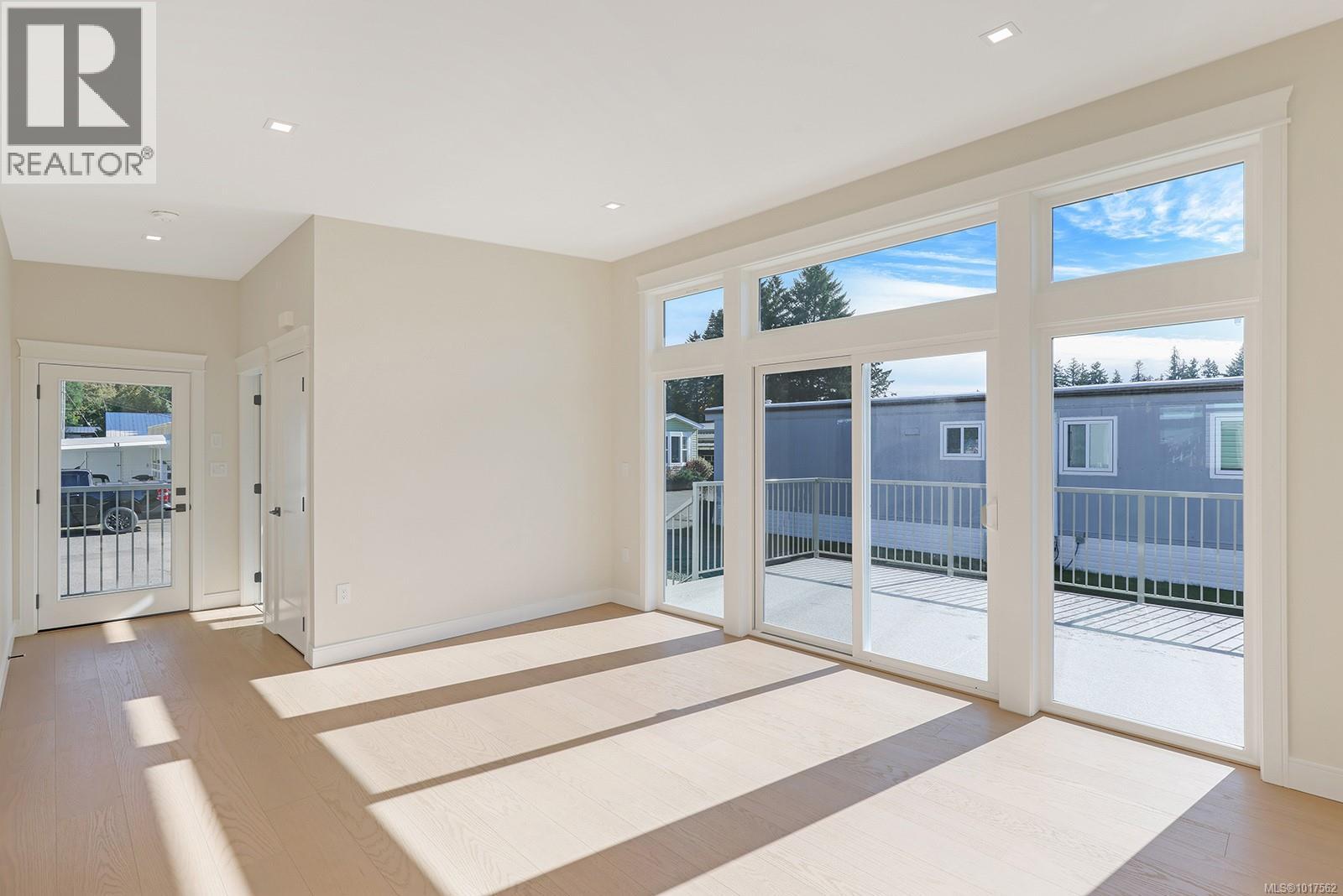 16 1240 Wilkinson Rd, Comox