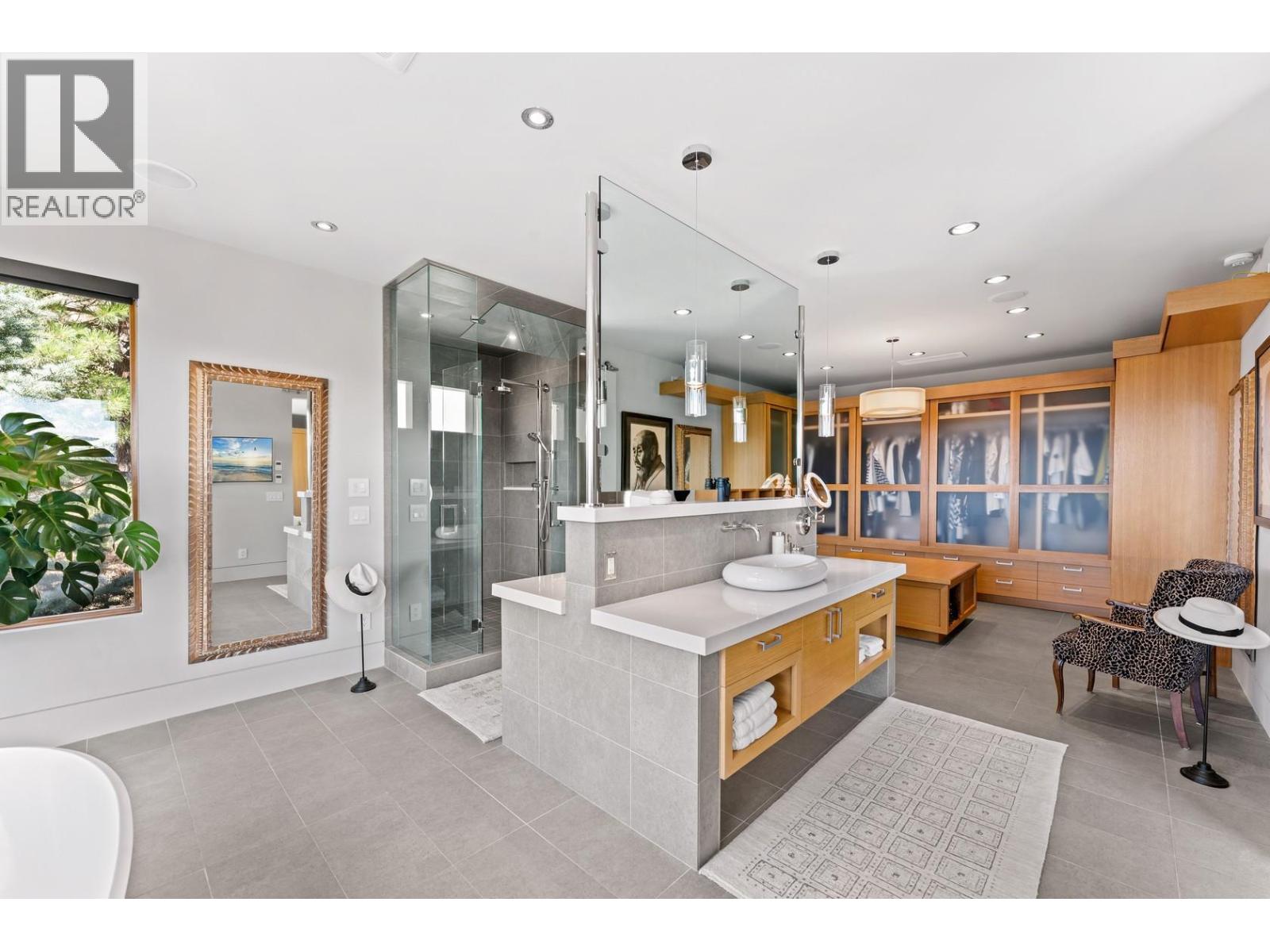  733 Forestridge Lane, Kelowna