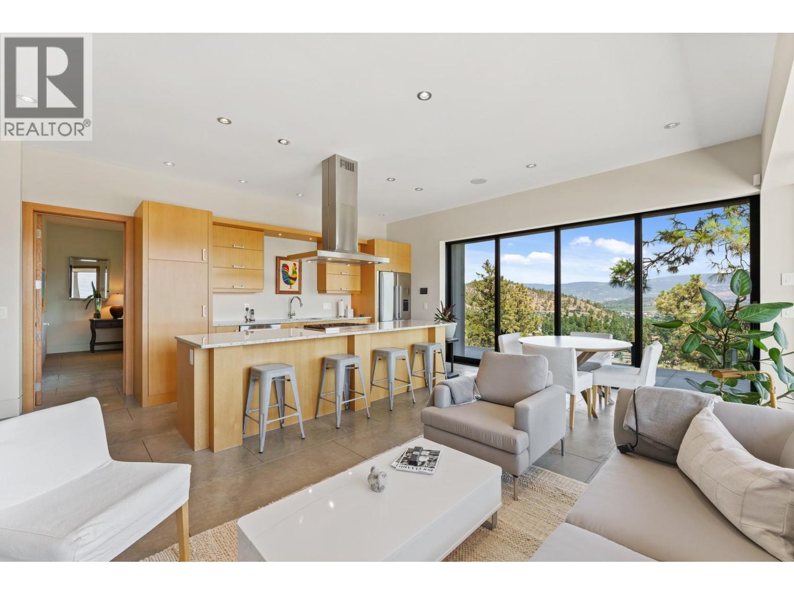  733 Forestridge Lane, Kelowna