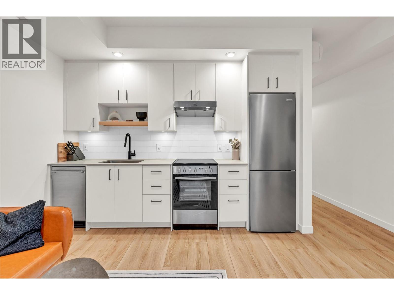 311 660 Cawston Avenue, Kelowna