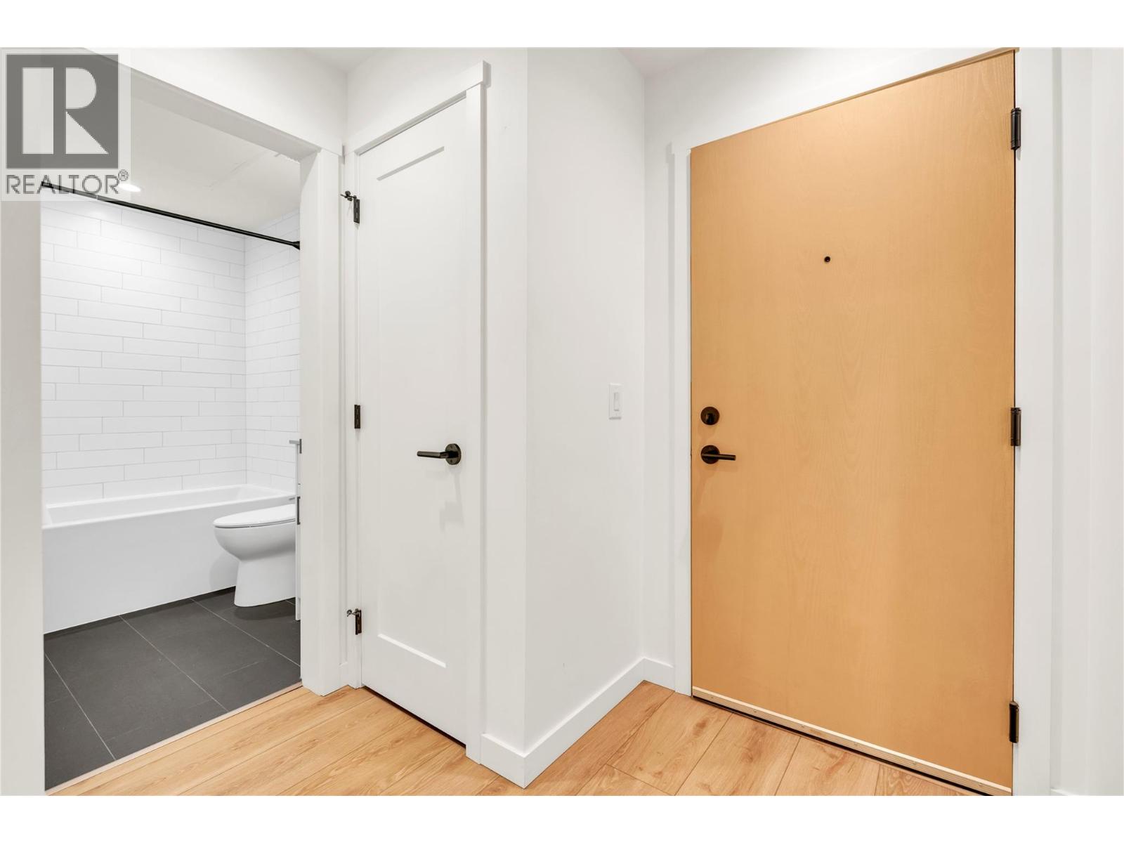 311 660 Cawston Avenue, Kelowna