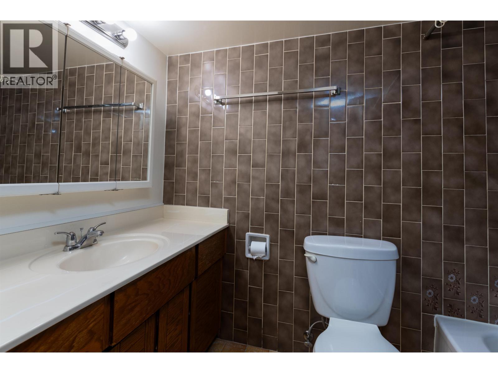 #15-4832 LAZELLE Avenue, Terrace