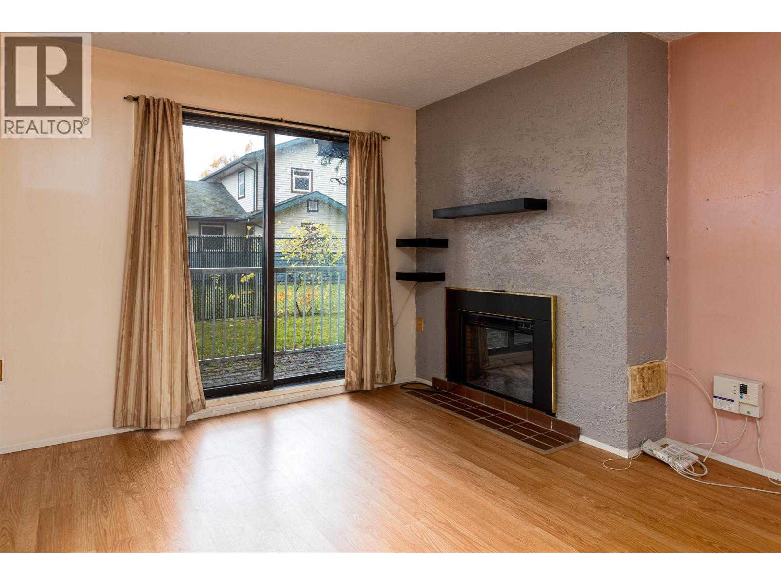 #15-4832 LAZELLE Avenue, Terrace