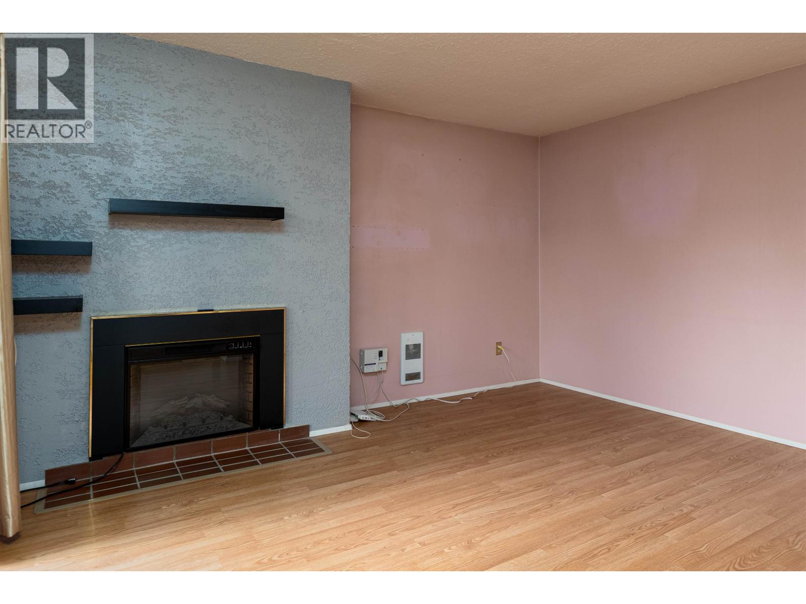 #15-4832 LAZELLE Avenue, Terrace