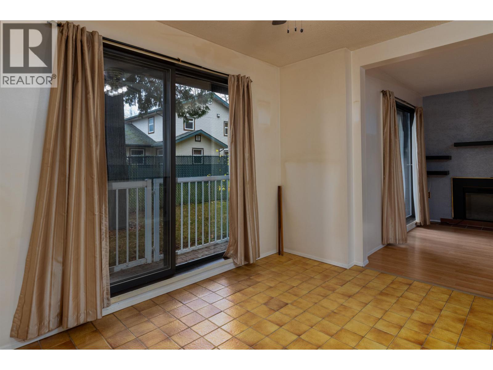 #15-4832 LAZELLE Avenue, Terrace