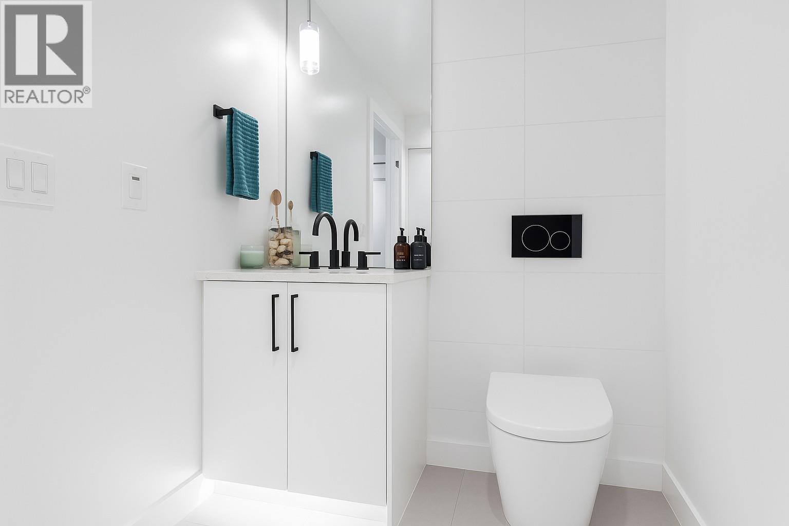 #146 545 E 2ND STREET, North Vancouver