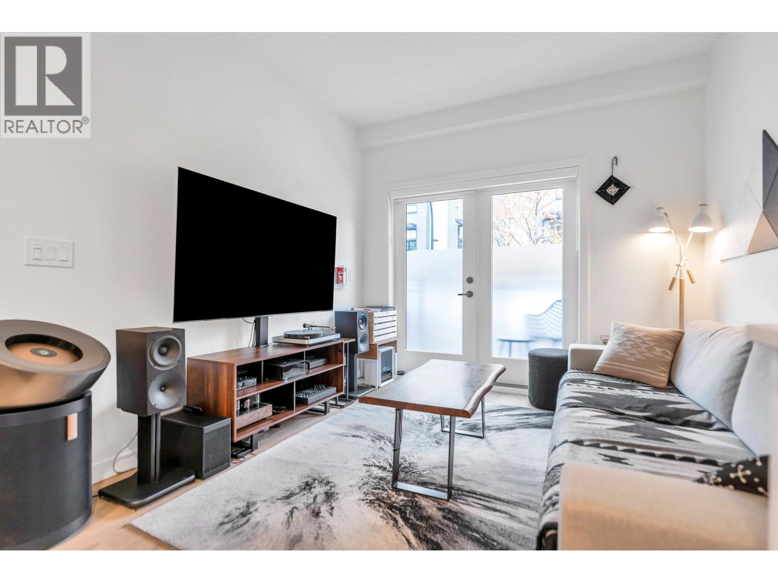 #146 545 E 2ND STREET, North Vancouver