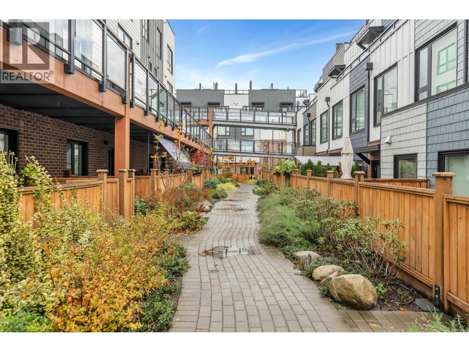 #146 545 E 2ND STREET, North Vancouver