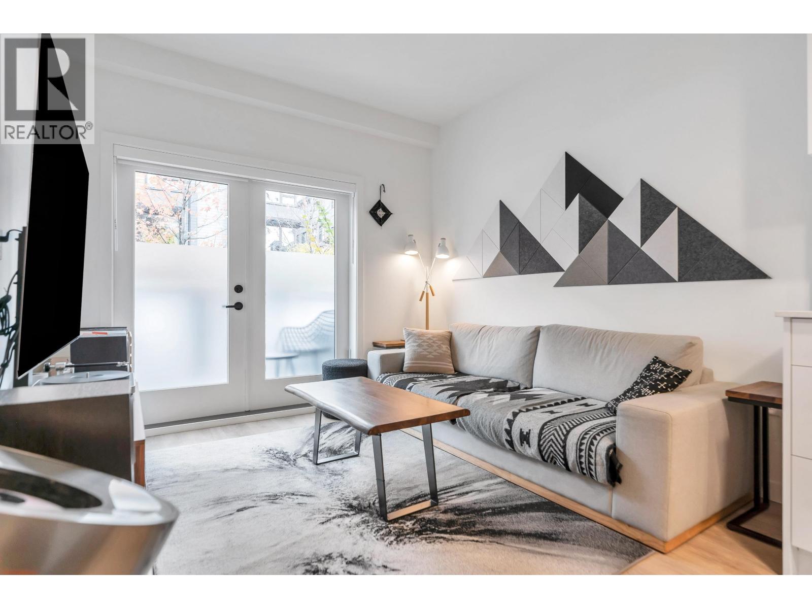 #146 545 E 2ND STREET, North Vancouver