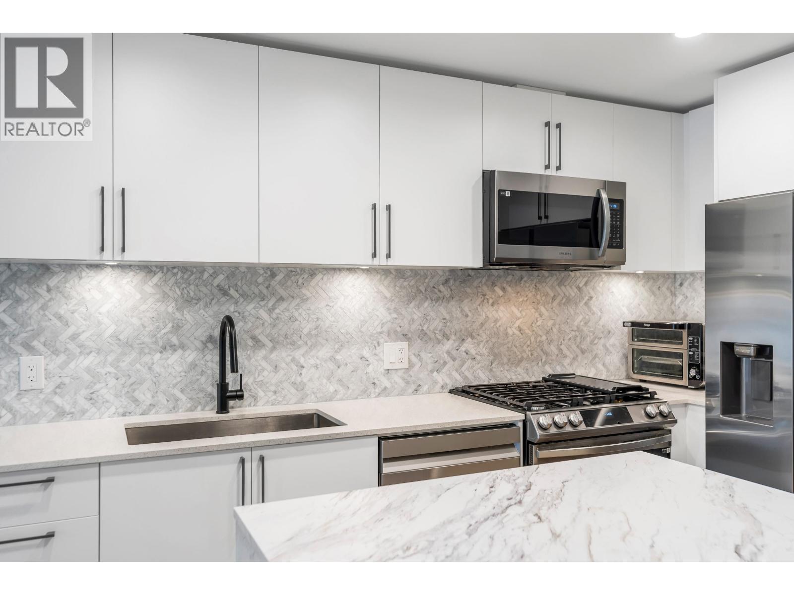 #146 545 E 2ND STREET, North Vancouver