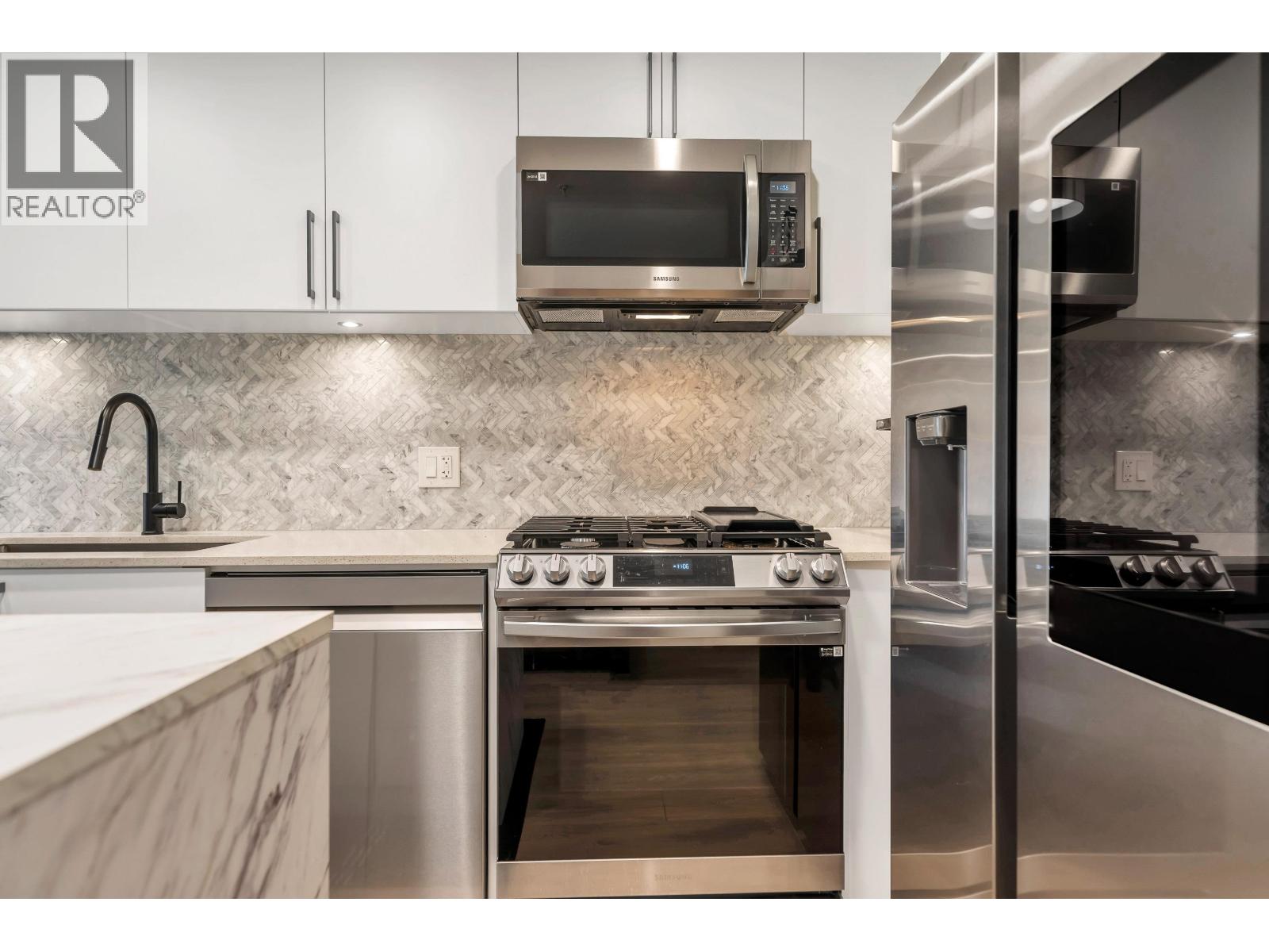 #146 545 E 2ND STREET, North Vancouver