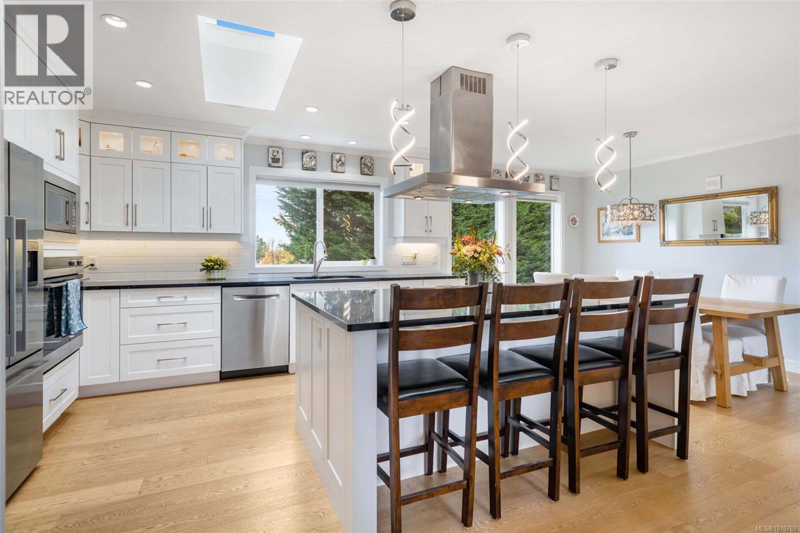  567 Fermoy Place, Saanich