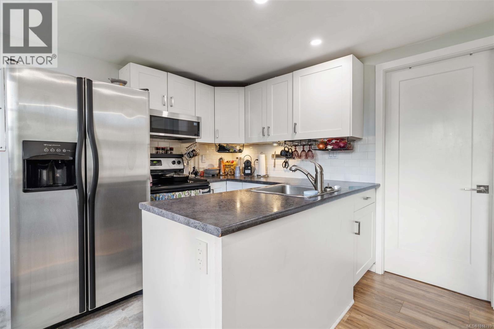  567 Fermoy Place, Saanich