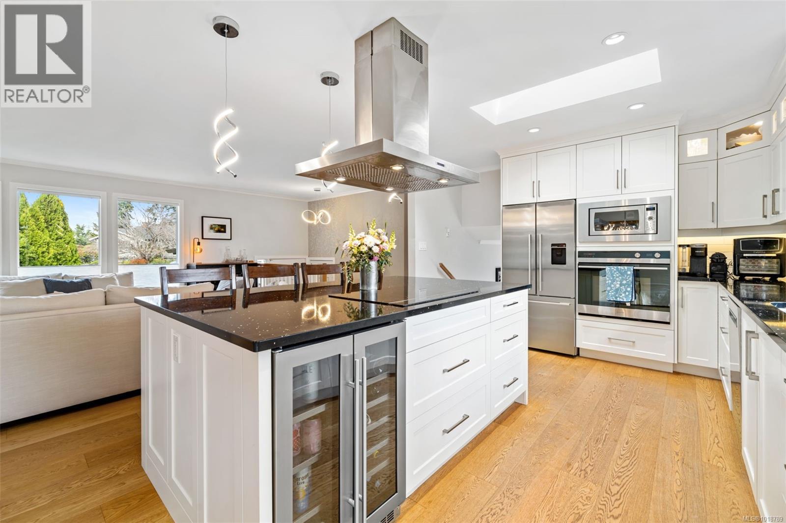  567 Fermoy Place, Saanich